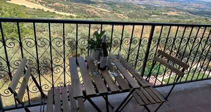 Vacation House Villa Raffaella - Surrounded by greenery two minutes from the center