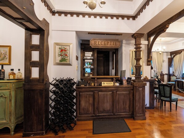 Reception - Casa Din Bran-Inn Cuisine  (Bran)