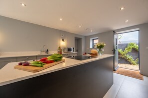 Mikrobølgeovn, opvaskemaskine, kaffe-/temaskine