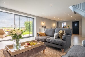 TV - The Coach House, Happisburgh, Norfolk (Happisburgh)