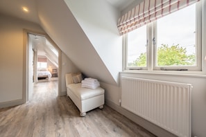 4 bedrooms, iron/ironing board, travel cot, Internet