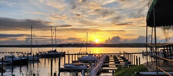 Charming 2-bedroom water oriented cottage with water access