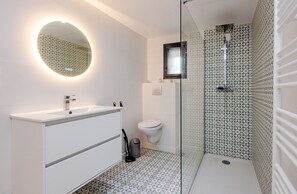 Shower, hair dryer, towels, toilet paper