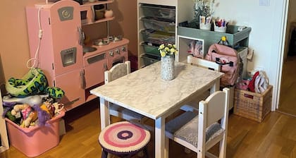 Spacious and Homely Apartment with Patio. Family friendly. Pets Allowed!