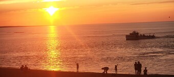 Lyons Cottages - Cottage #5, 2BR Walk to the Beaches of Stanhope National Park!