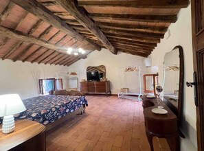 4 quartos, ferros/tábuas de passar roupa, Wi-Fi, roupa de cama
