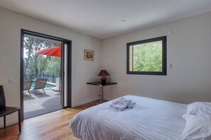 3 bedrooms, iron/ironing board, travel cot, WiFi