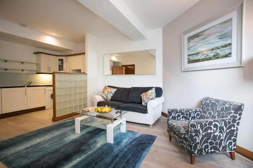 Appartamento familiare, 2 camere da letto | Area soggiorno | TV