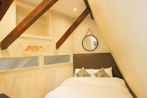 Appartamento panoramico, 3 camere da letto, non fumatori, vista città | Postazione laptop, ferro/asse da stiro, Wi-Fi gratuito, lenzuola