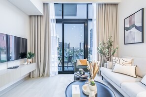 TV - Captivating 1BR Apartment in Azizi Riviera 20, Al Merkadh by Deluxe Holiday Homes (Dubai)