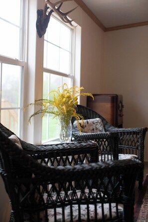 Interior - Trout House, Trout House 4bd/3ba on the South Holston River (Bristol)