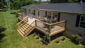 Outdoor dining - Trout House, Trout House 4bd/3ba on the South Holston River (Bristol)