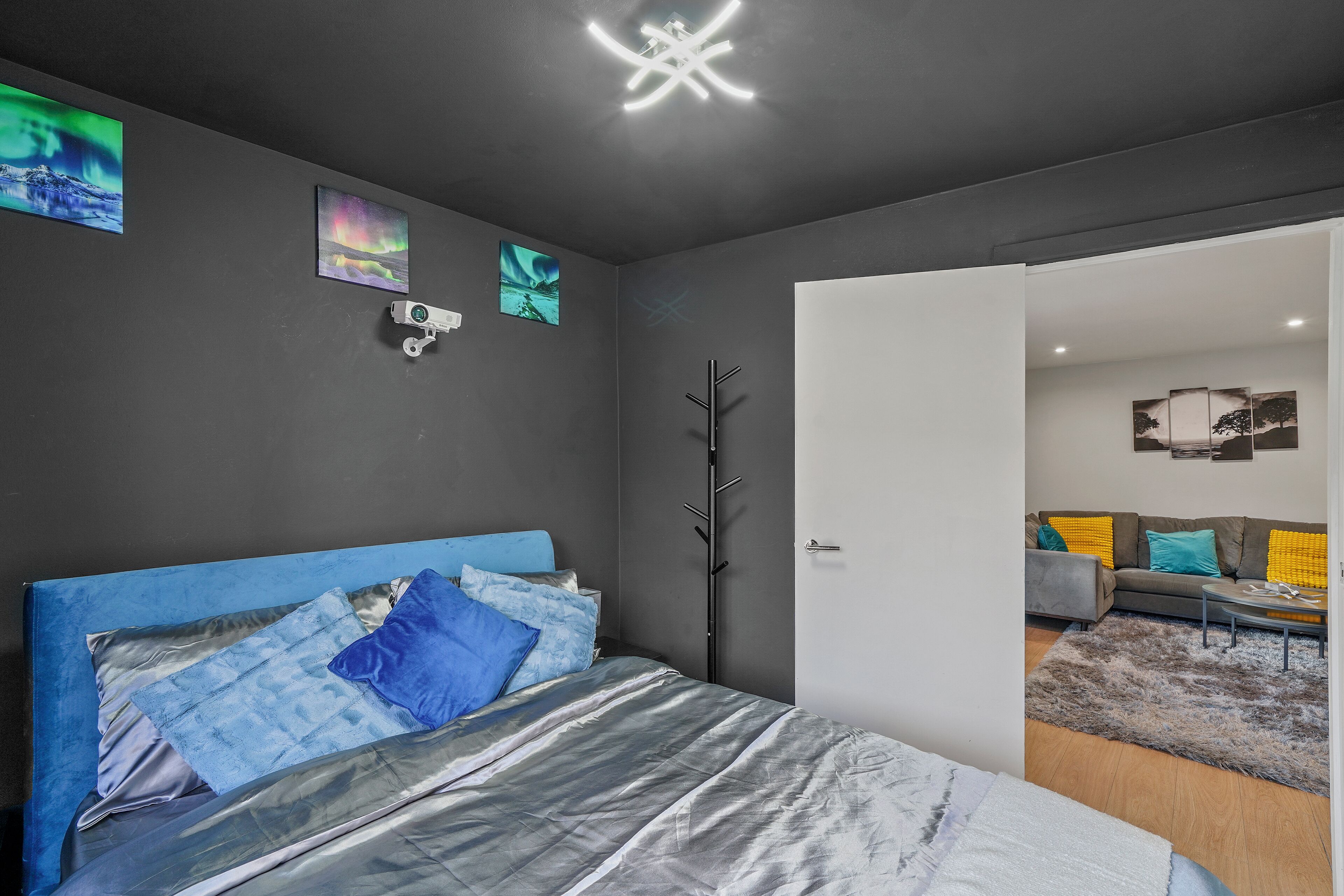 3 chambres, fer et planche à repasser, Wi-Fi, draps fournis