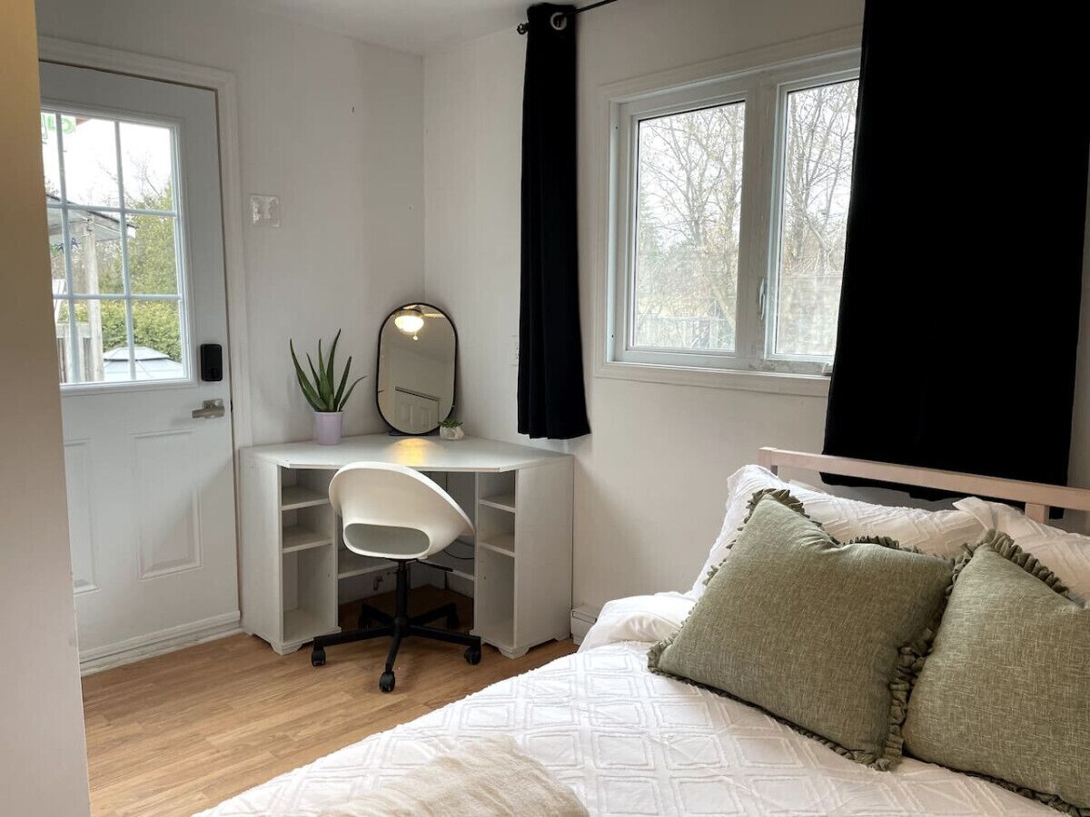 1 bedroom, desk, iron/ironing board, WiFi