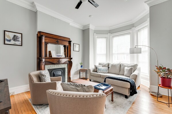 Smart TV, fireplace