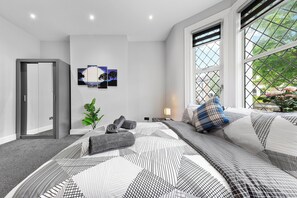 2 chambres, fer et planche Ă repasser, Wi-Fi, draps fournis