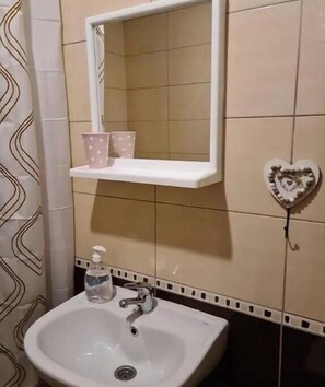 Douche, serviettes fournies