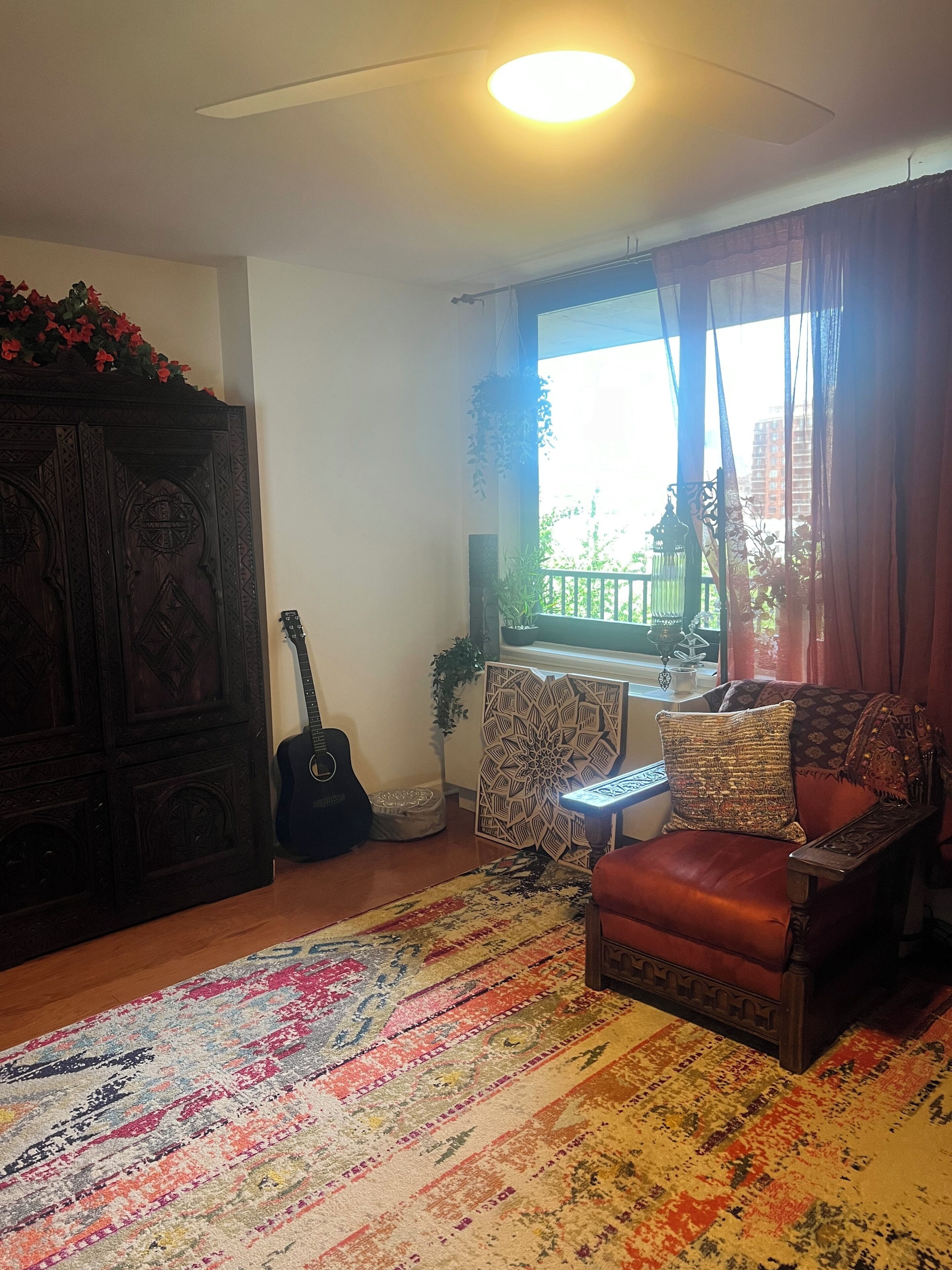 Spacious Zen Den 2 bedrooms, 2 bathrooms with easy commute to NYC