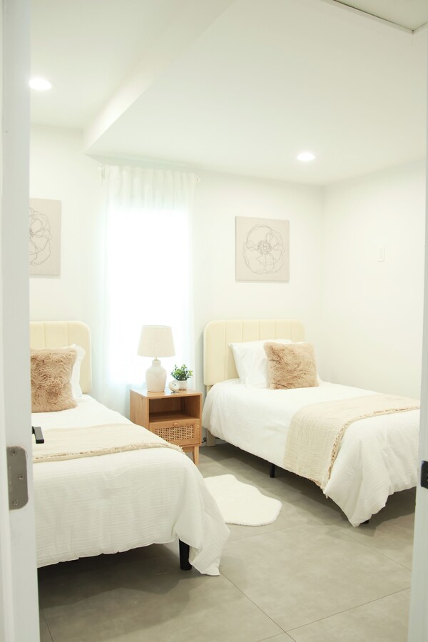 Charming 2-bedroom House With Wifi, In Beautiful Miami - Miami, FL