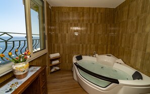 Shower, jetted bath, hair dryer, bidet - Casa Cosenza Romantic Room Jacuzzi (Positano)