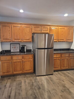 Interior - 4 bdr w/ WiFi & parking in Fayetteville, NC by Fort Liberty & Cross Creek Mall (Fayetteville)