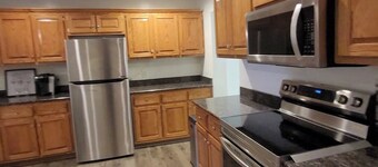 4 bdr w/ WiFi & parking in Fayetteville, NC by Fort Liberty & Cross Creek Mall