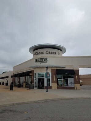 Exterior - 4 bdr w/ WiFi & parking in Fayetteville, NC by Fort Liberty & Cross Creek Mall (Fayetteville)