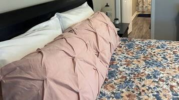 2 bedrooms, desk, iron/ironing board, free WiFi