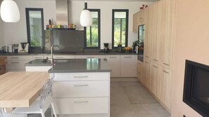 Private kitchen - Villa Provençale Contemporaine Avec spa (Seguret)