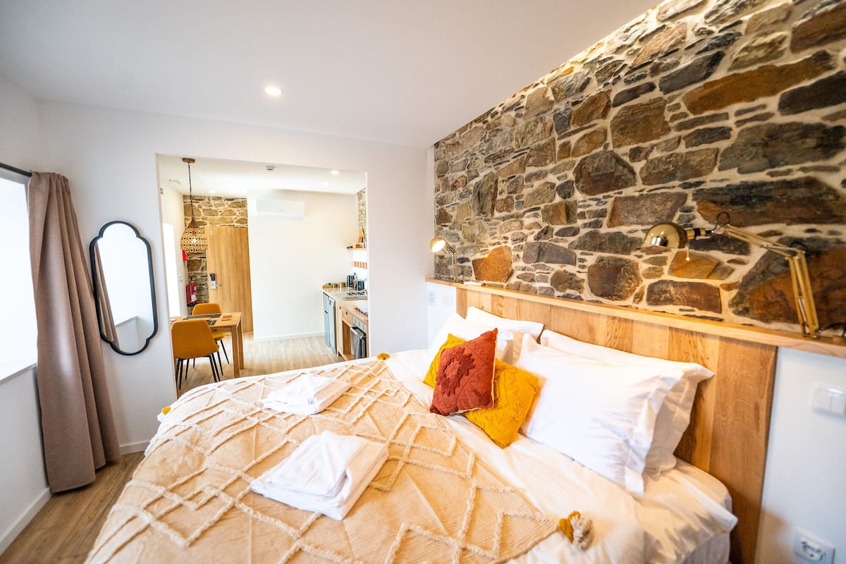 Luxury-Studiosuite, Flussblick | Eigene Kochnische | Ofen, Herdplatte, Geschirrspüler, Wasserkocher