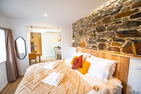 Luxury Studio Suite, River View | Private kitchenette | Oven, stovetop, dishwasher, electric kettle