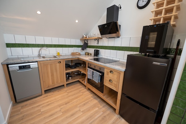 Suite estudio de lujo | Cocina privada | Horno, parrilla de estufa, lavavajillas y tetera eléctrica