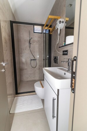 Standard Double Room | Bathroom | Free toiletries, hair dryer, slippers - Wond House (Istanbul)