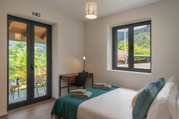 2 bedrooms, desk, iron/ironing board, WiFi