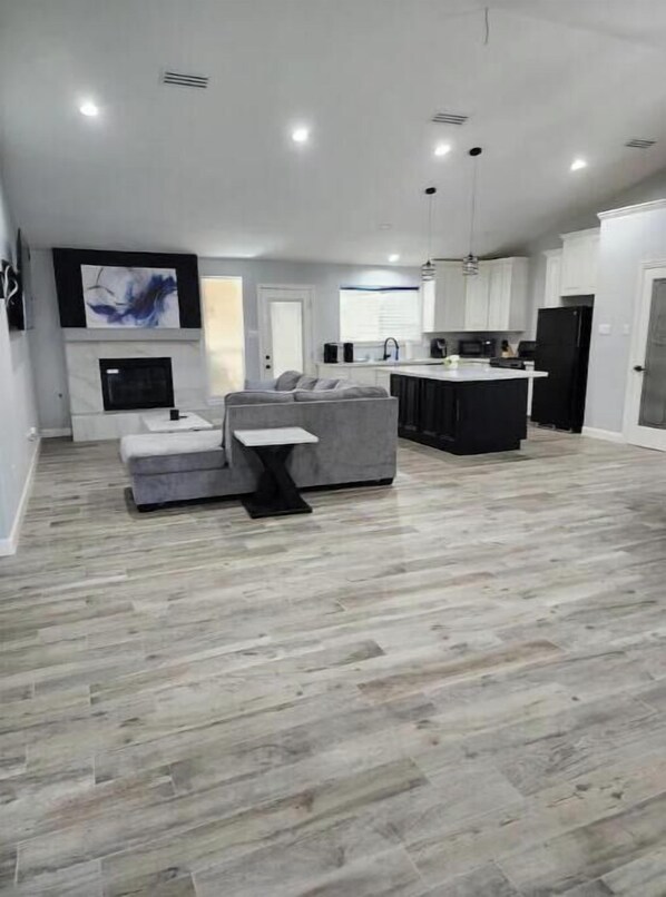 Interior - Charming 3-bedroom house in fantastic Houston with AC, WiFi (Houston)