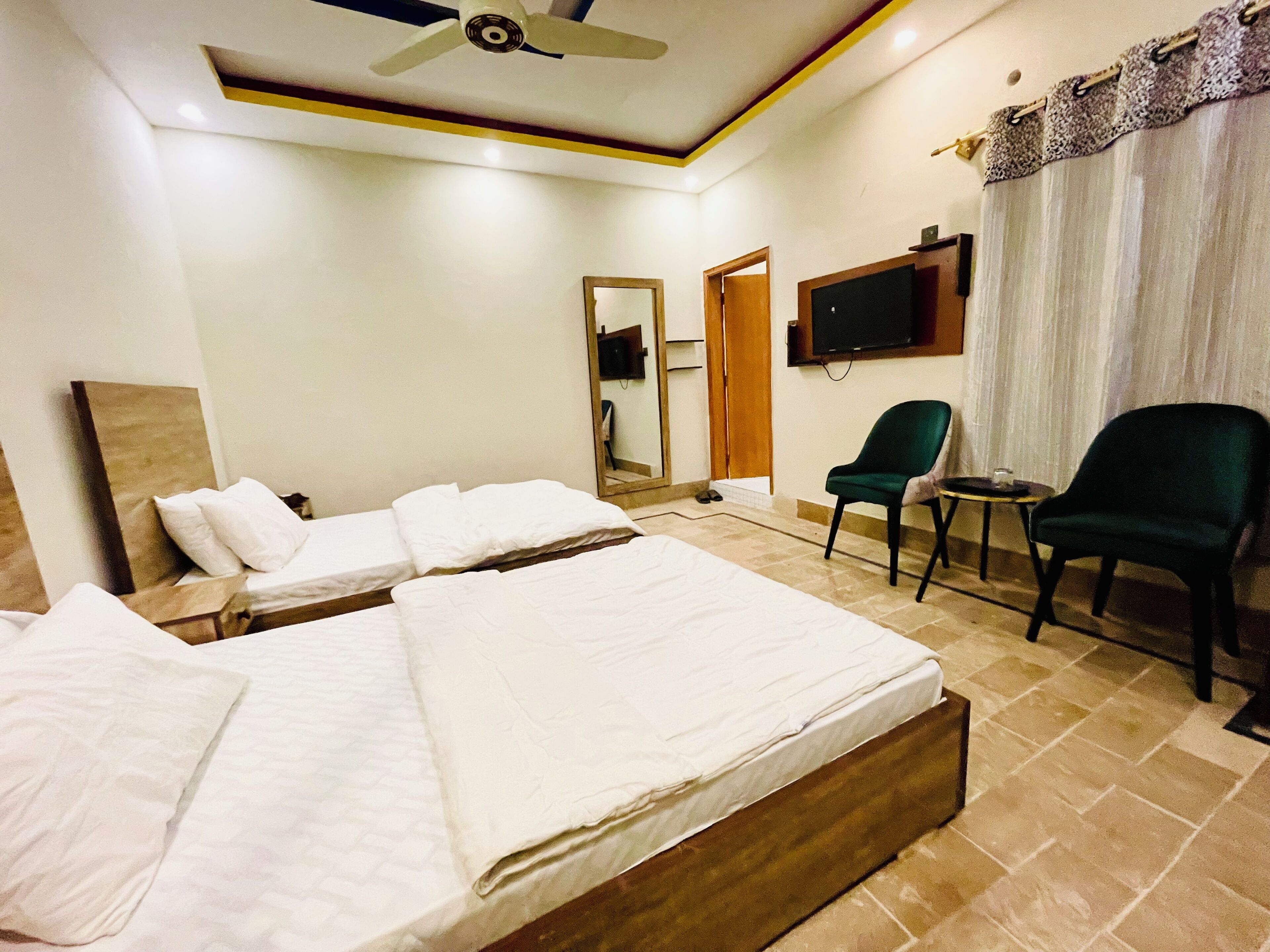 Habitació amb dos llits individuals Deluxe, 2 llits individuals, no fumadors, bany privat | Cobrellits, escriptori i espai de treball apte per a portàtils 