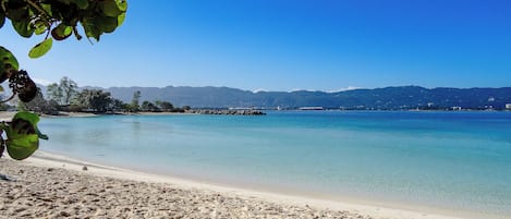 Na praia
