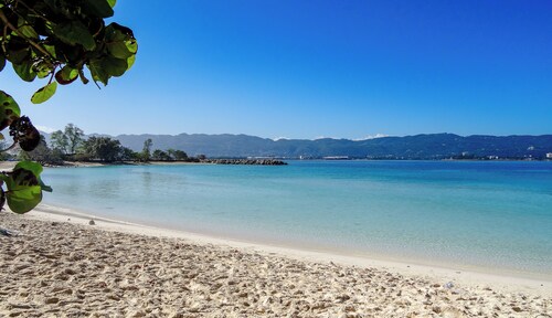 The Irie Inn Room#3 AC, WiFi