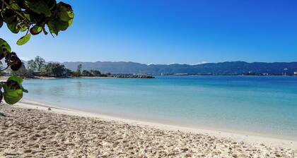 The Irie Inn Room#3 AC, WiFi