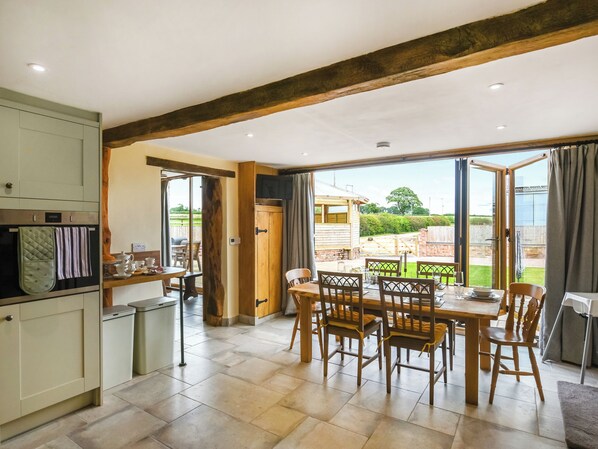 Dining - Orchard Barn - UK47458 (Bridgnorth and Ironbridge)