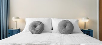 Modern 3 bed home ideally located close to Coventry City Centre, w/parking 



