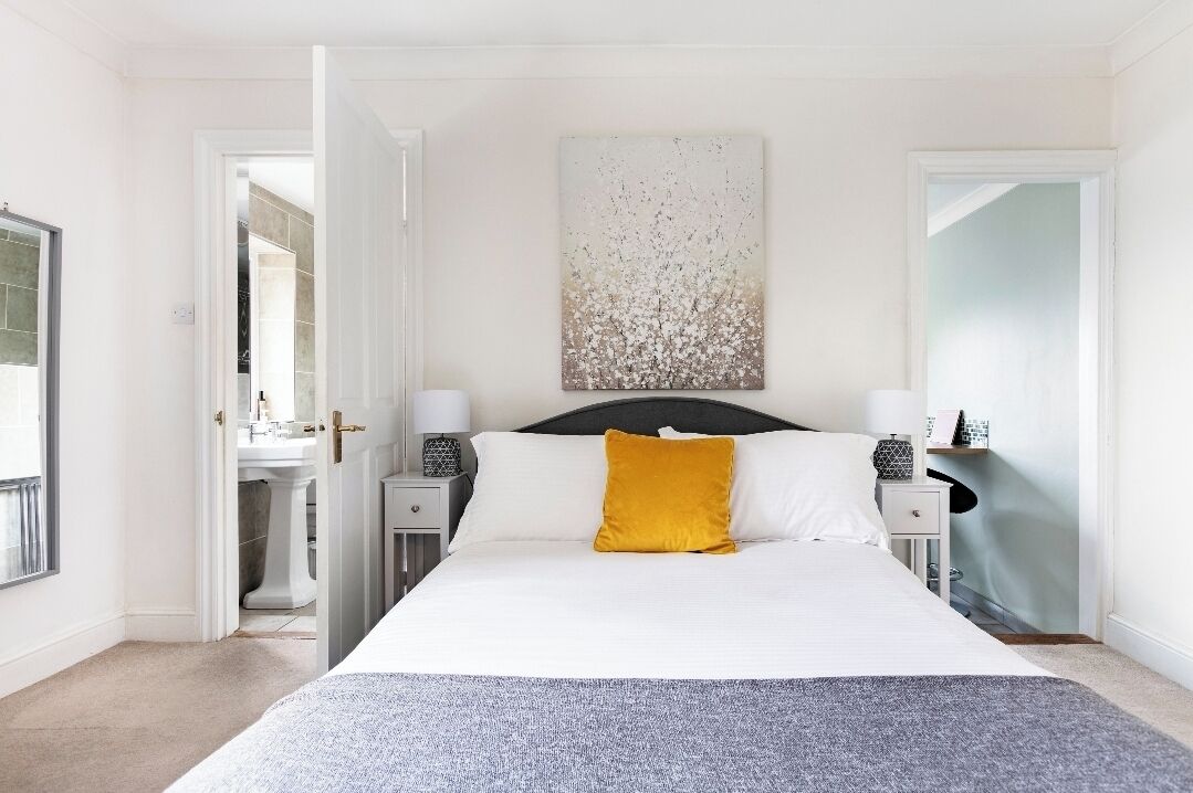 1 soverom, skrivebord, strykejern/-brett og wi-fi