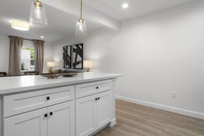 Interior - The Seabreeze Bungalow (Ocean Springs)