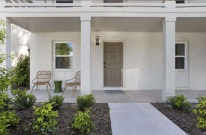 Exterior detail - The Seabreeze Bungalow (Ocean Springs)