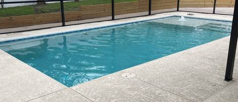 Alberca al aire libre y alberca climatizada