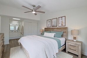 2 bedrooms, desk, iron/ironing board, WiFi