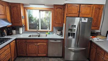 Microwave, oven, stovetop, dishwasher