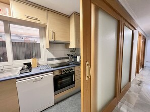 Coffee/tea maker, fridge, microwave, oven