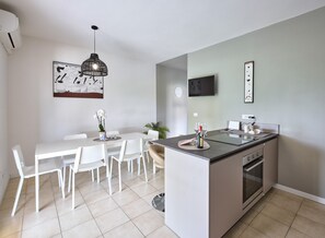 Fridge, microwave, oven, coffee/tea maker