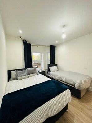 4 Schlafzimmer, Bügeleisen/Bügelbrett, WLAN, Bettwäsche